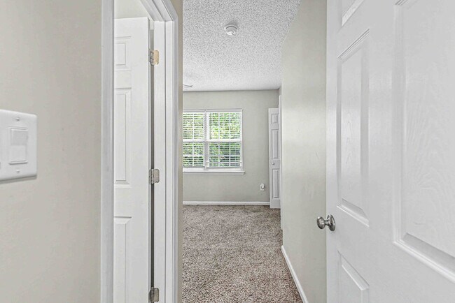 Building Photo - 103 Meadowbrook Ln
