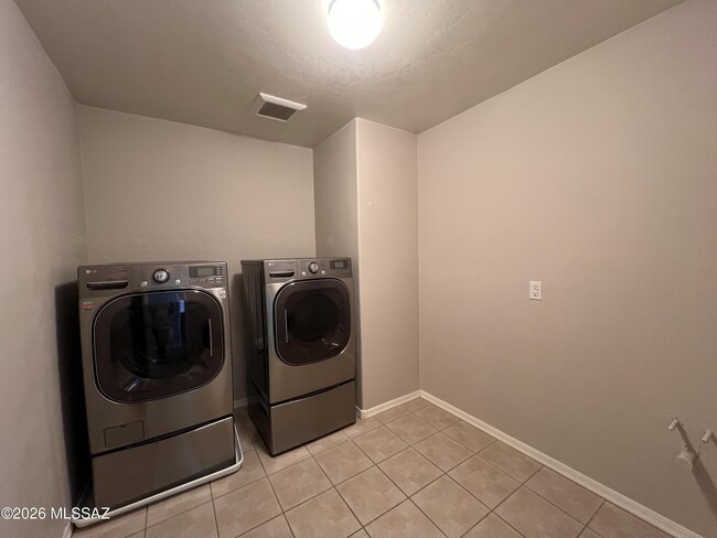 Building Photo - 12252 N Wind Runner Pkwy