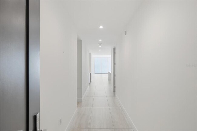 Building Photo - 301 1st St S