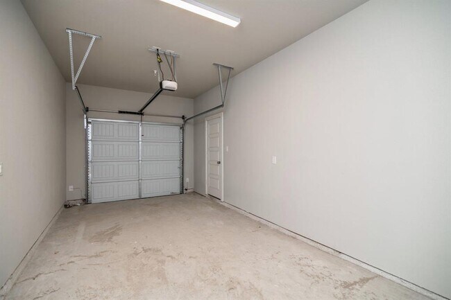 Building Photo - 715 Harvest Moon Dr