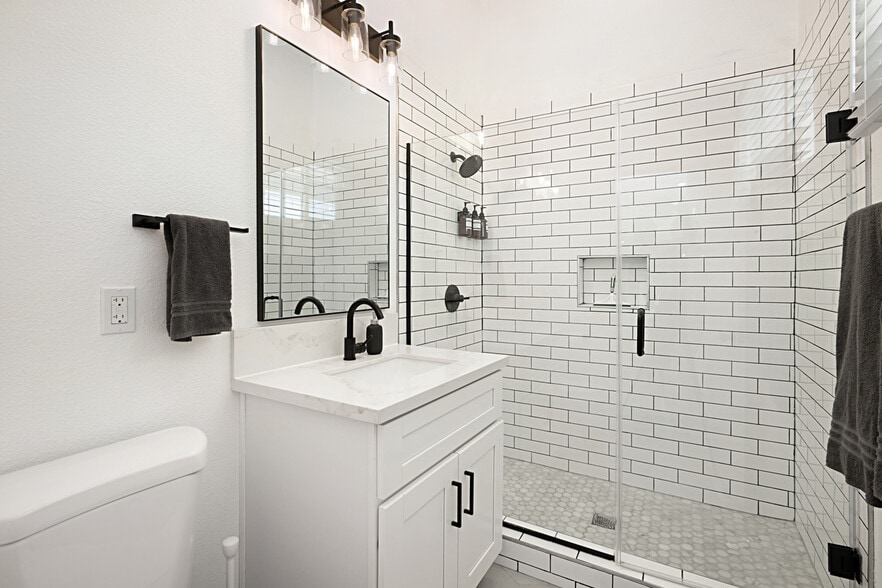 Building Photo - 1842 Kearney Ave