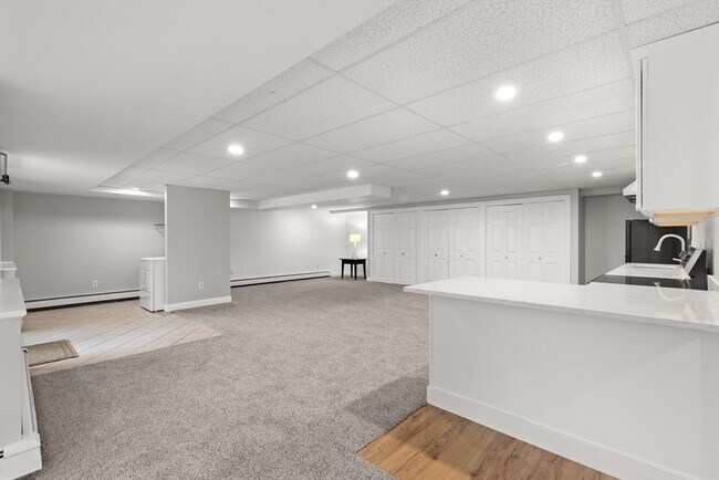 Building Photo - 10 Deer Hill Farm Rd