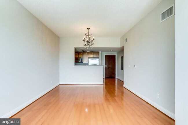 Building Photo - Modern 1BR Condo at The Phoenix with Premi...