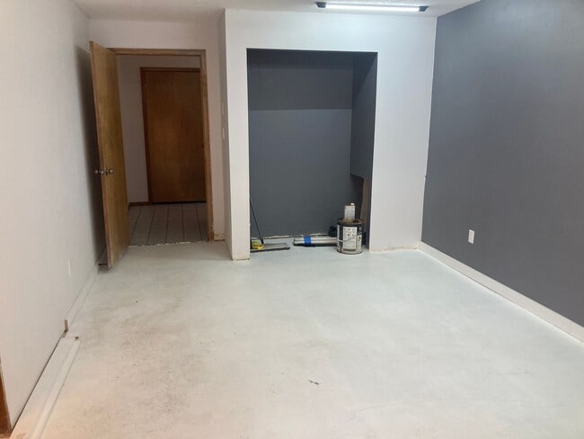 Building Photo - 405 Fir Dr