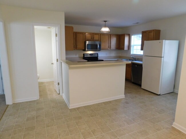 Building Photo - Townhouse Located Conveniently Near Base