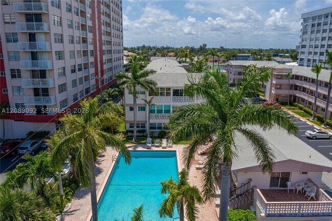 Building Photo - 3131 S Ocean Dr