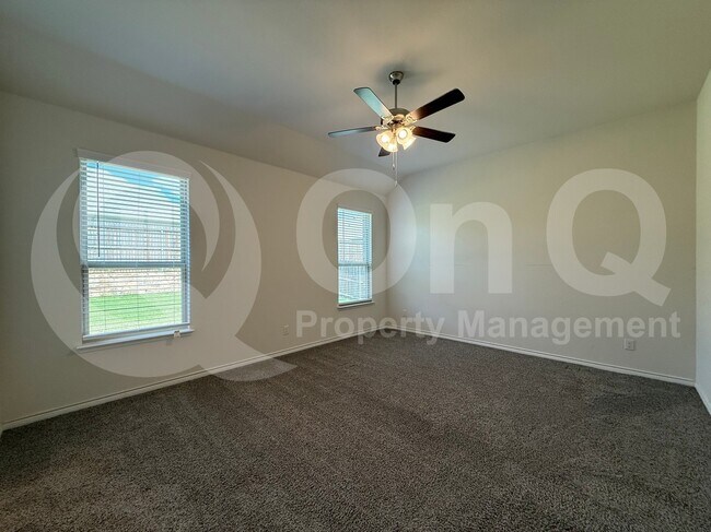 Building Photo - 4124 Ellinger Dr