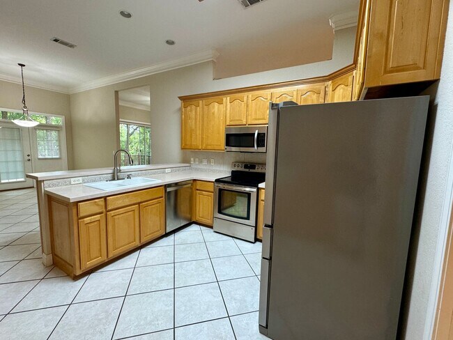Building Photo - 217 Sweetwater Run