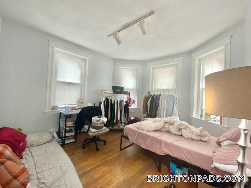 Building Photo - 9 Colborne Rd