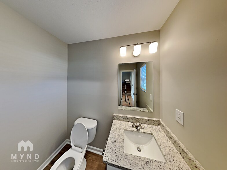 Building Photo - 303 Holton Dr