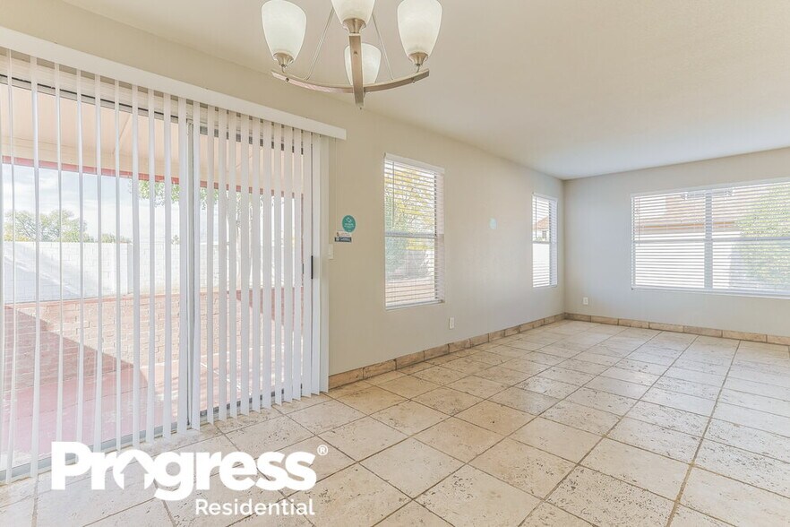 Building Photo - 532 N Nassau