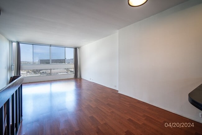 Building Photo - Clean 1BR/1BA/1PKG in Ala Wai Plaza Skyrise.