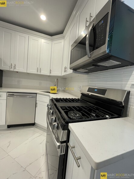 Building Photo - 31-33 Raymond Ave. Unit 33-3