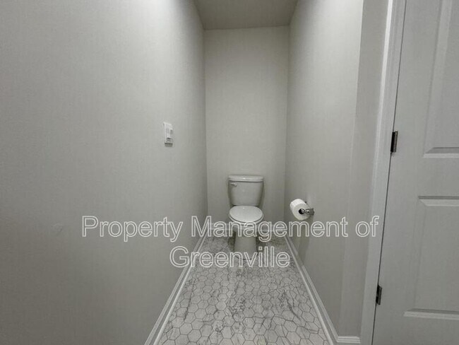 Building Photo - 745 Embark Cir