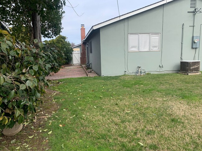 Building Photo - Newly renovated 3 bedroom 2 bath home in C...