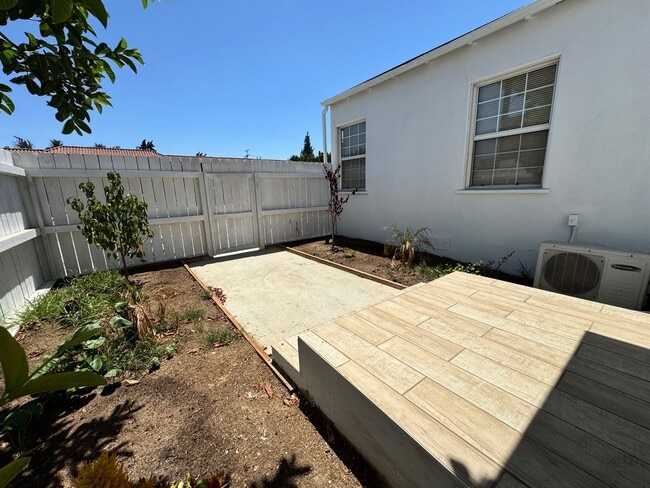 Building Photo - Nicely Updated Home with Enclosed Front Yard