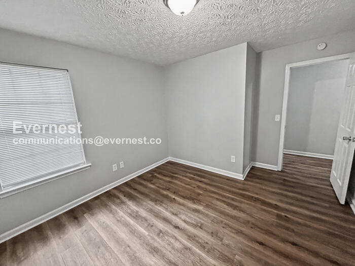 Building Photo - 4095 Robin Cir