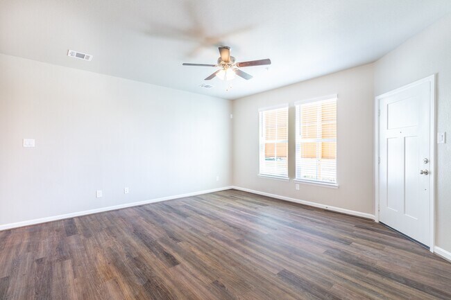 Building Photo - 131 Pk Pl Cir