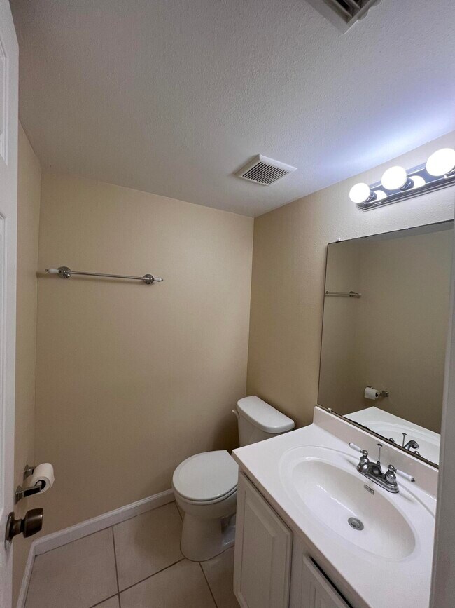 Building Photo - 2050 Oleander Blvd