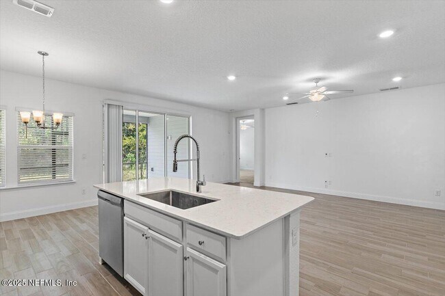 Building Photo - 21 Pine Candle Way