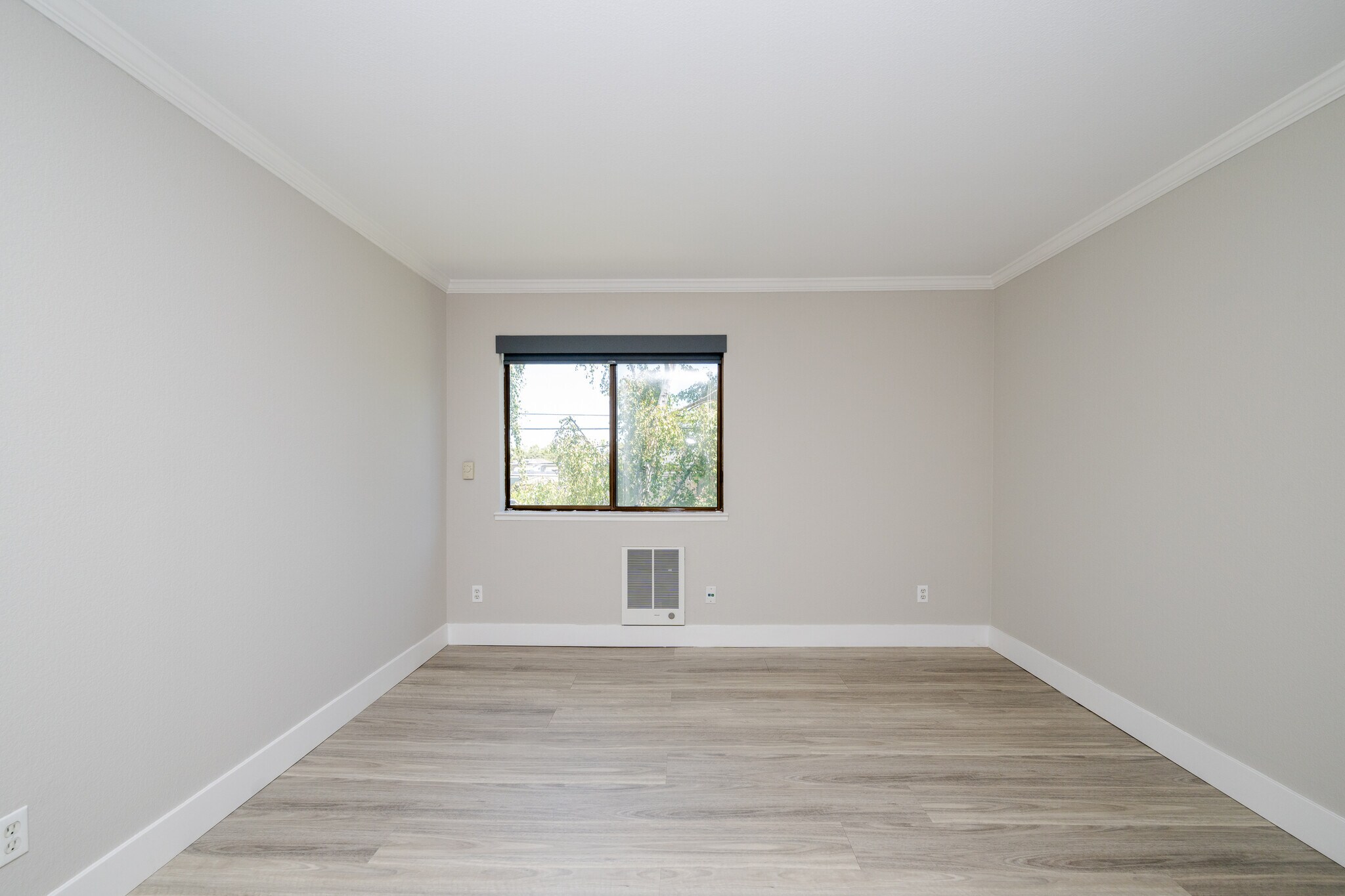 Building Photo - 851 Woodside Way