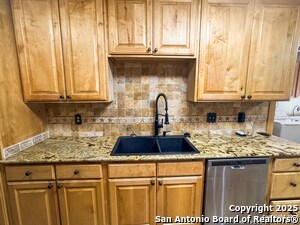 Building Photo - 28220 Bonn Mountain Dr