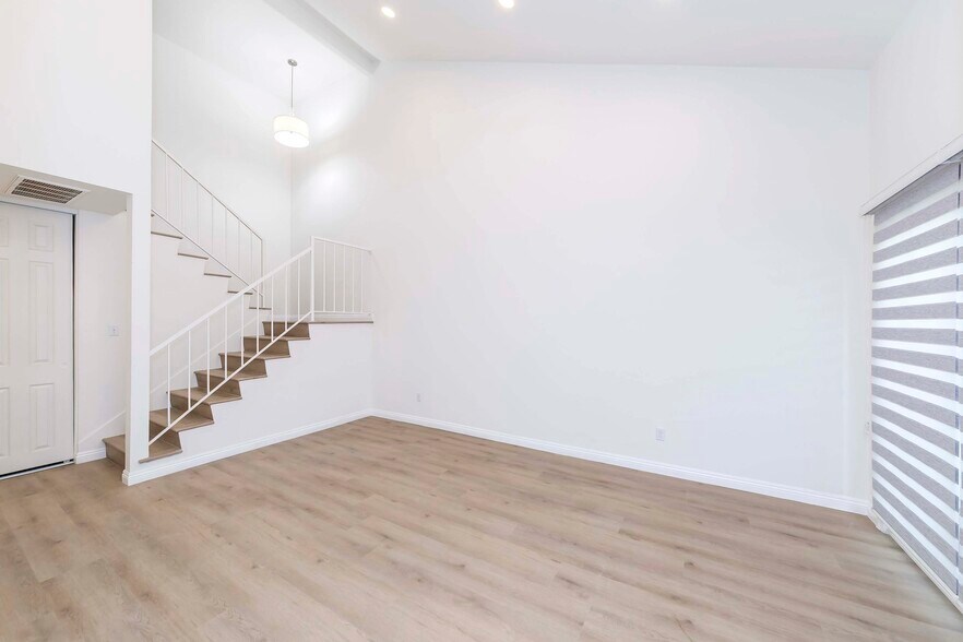 Building Photo - 2423 Coventry Cir