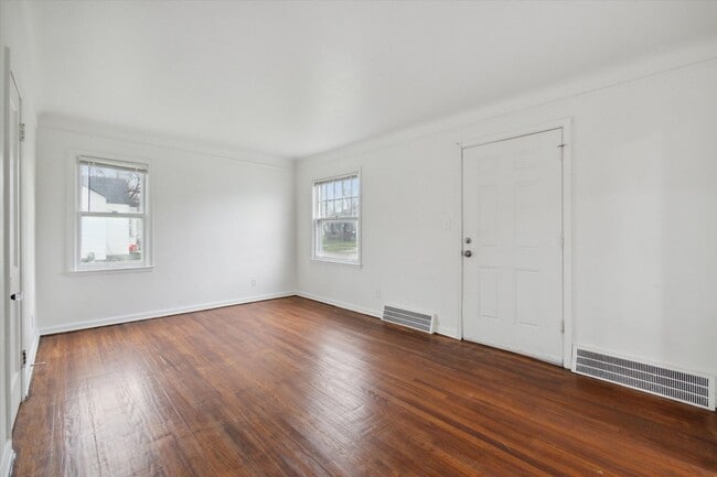 Building Photo - West Side - 3 Bedroom Bungalow
