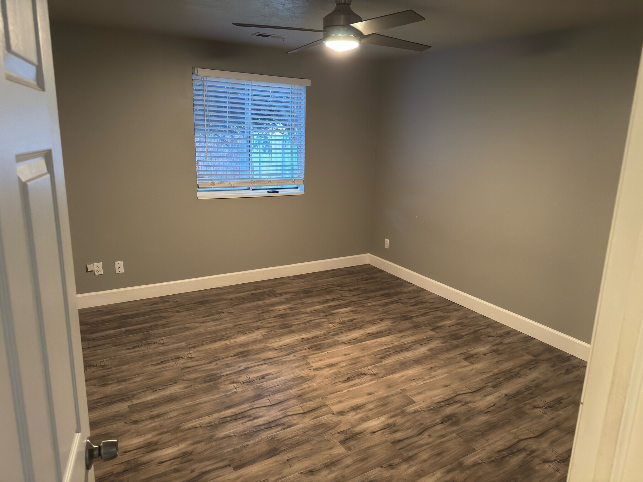 Building Photo - 8379 Sycamore Tree Cove