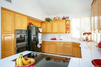 Building Photo - 3 Bedroom Condo For Lease in a gated commu...