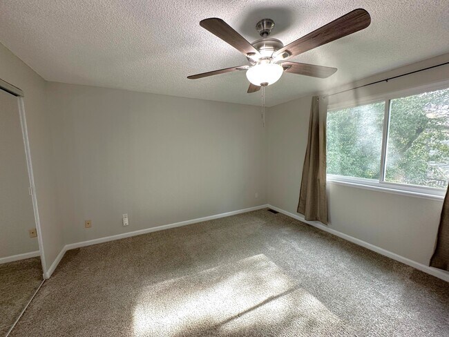 Building Photo - 5563 S Vivian Ct