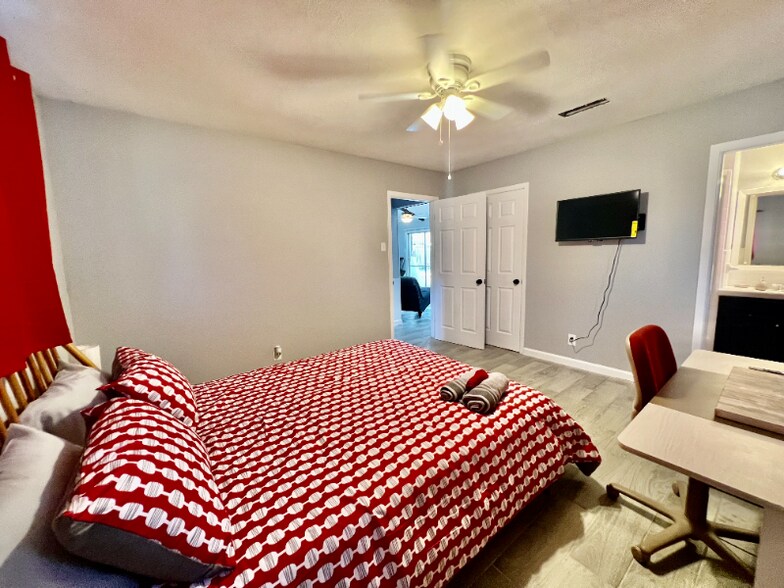 Building Photo - 506 Balboa Dr