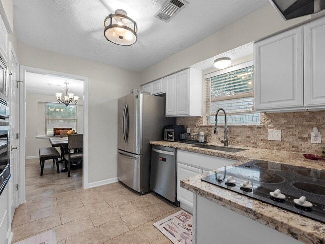 Building Photo - 12701 Manorwood Ln