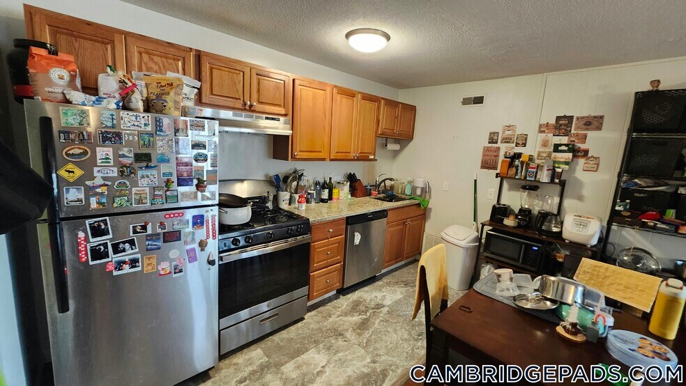 Building Photo - 20 Hubbard Park Rd