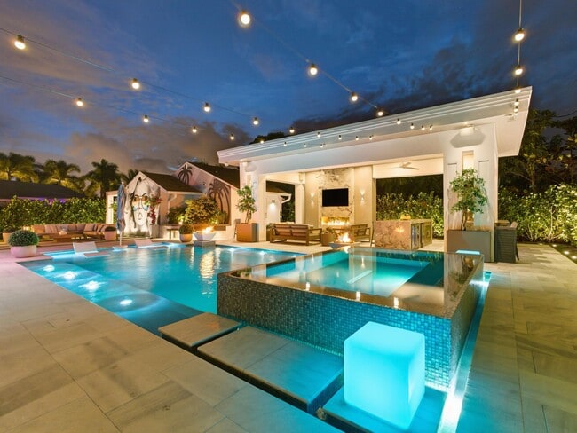 Building Photo - 2210 NE 3rd Ave