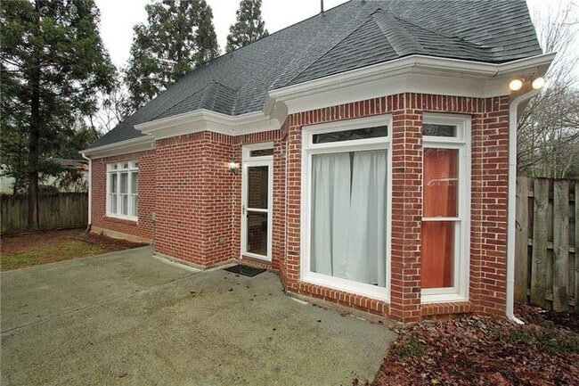 Building Photo - 1360 East Gate Ct SE