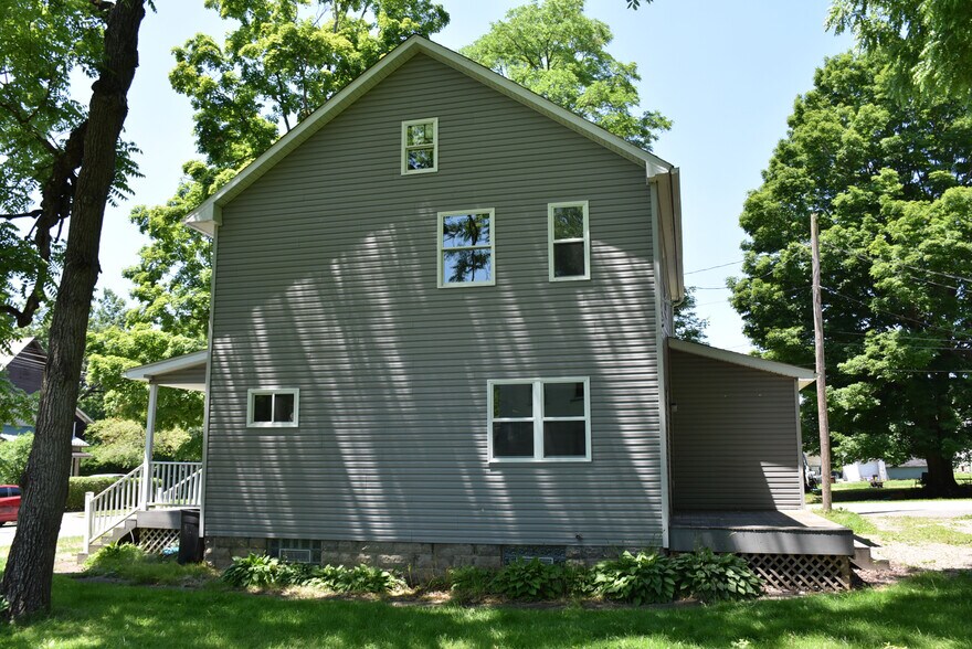 Building Photo - 539 North St