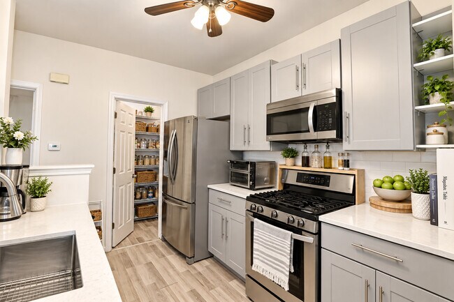 Building Photo - 1288 W Black Wolf Rd