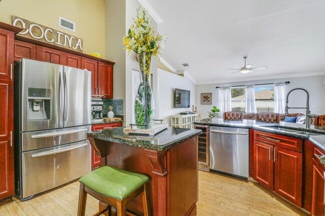 Building Photo - 2962 SW Coastal Terrace