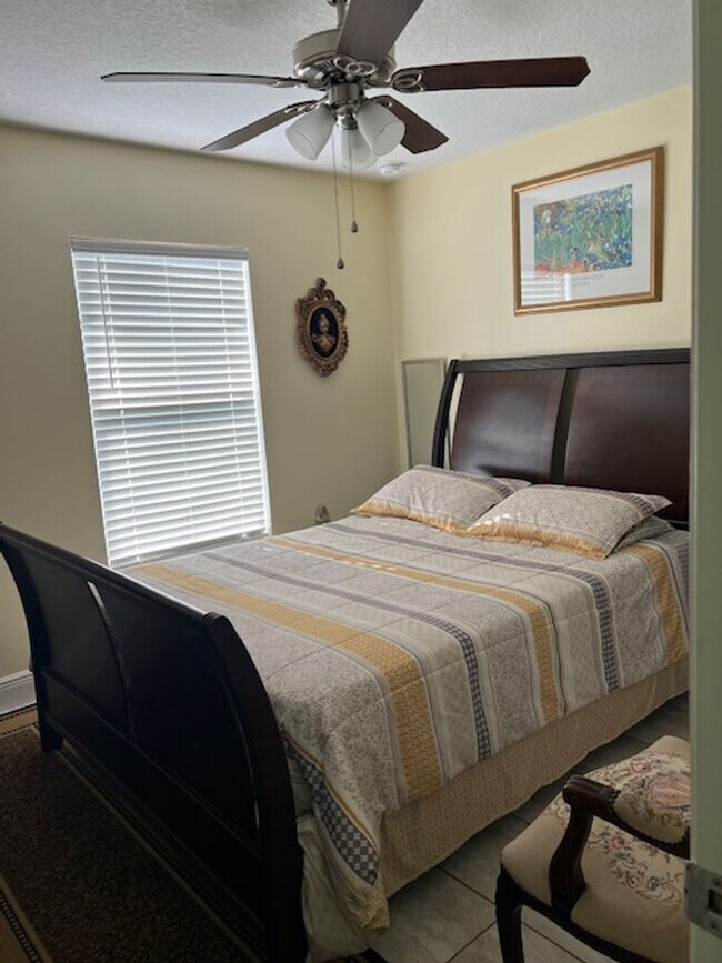 Building Photo - 197 Maple Dr