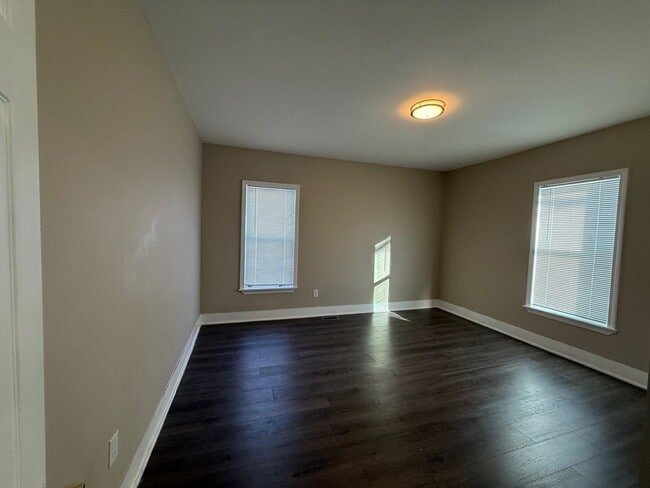 Building Photo - 347 Spruce St