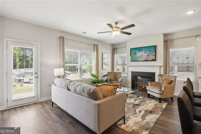 Building Photo - 2568 Swan Lake Dr SW