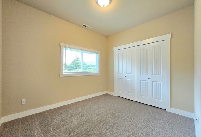 Building Photo - 3 Bedroom Home in Sedro Woolley Available Now
