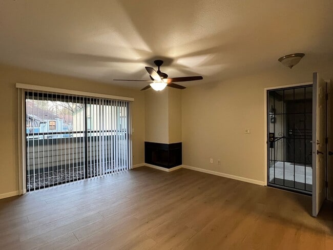 Building Photo - Updated South Natomas Condo