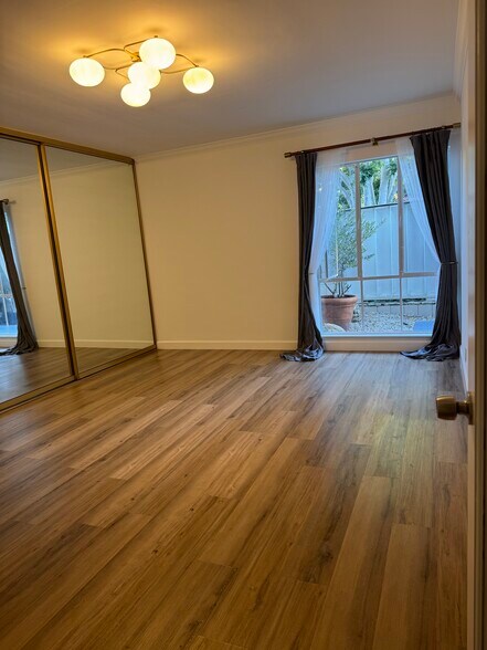 2nd bedroom - 241 S Barrington Ave