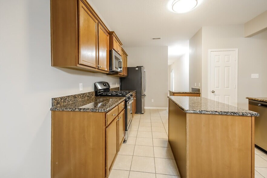 Building Photo - 10296 Stone Gate Dr