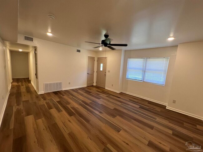 Building Photo - 6791 Vivian Dr