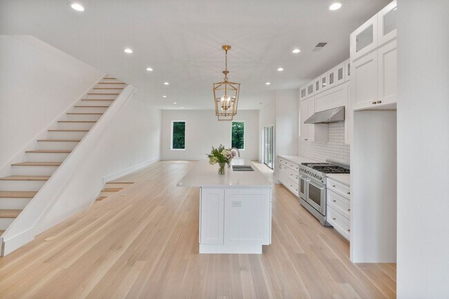 Building Photo - 129 French St