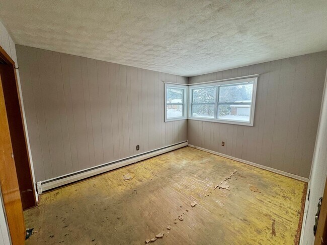 Building Photo - Under Renovation Now — Reserve This 4 Bed Home for January Move-In