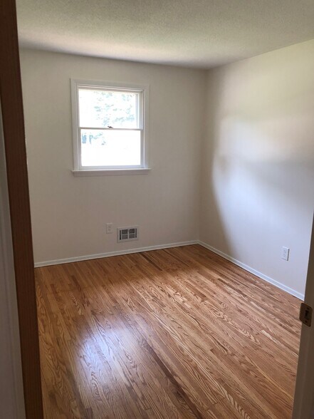 Building Photo - 1428 Long Pond Rd